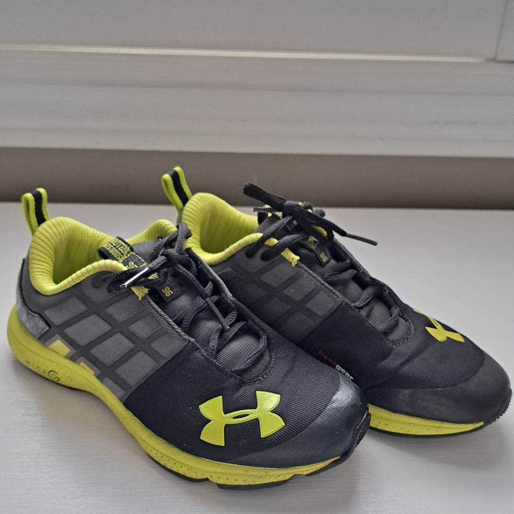 Under Armour KIDS 3.5Y Black and Yellow Athletic Shoes